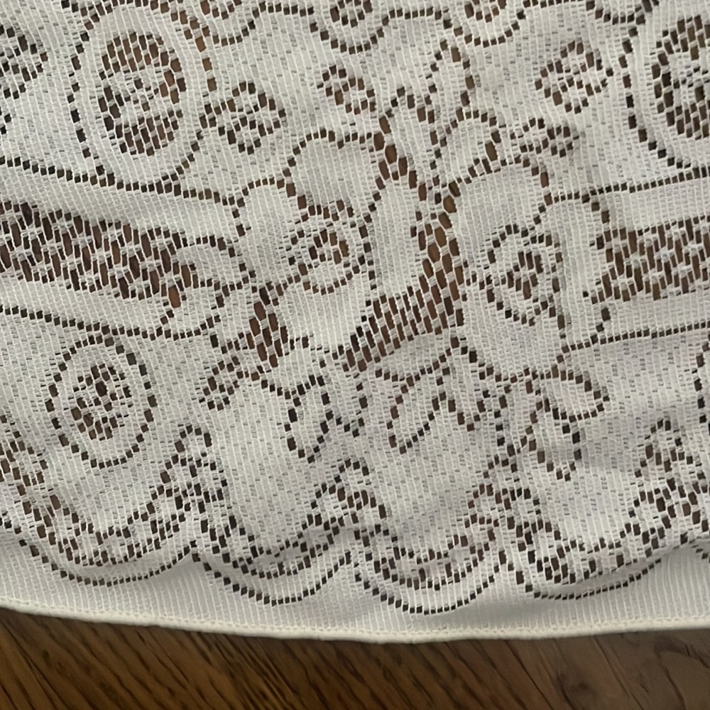 42” diameter lace tablecloth round creamy white - Picture 4 of 7